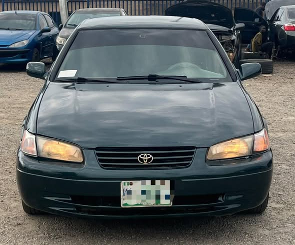 A picture of 2000 Toyota Camry camry pencil