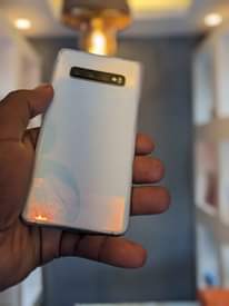 A picture of SAMSUNG S10