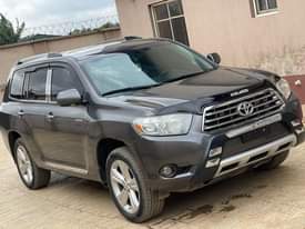 A picture of Toyota Highlander 2011