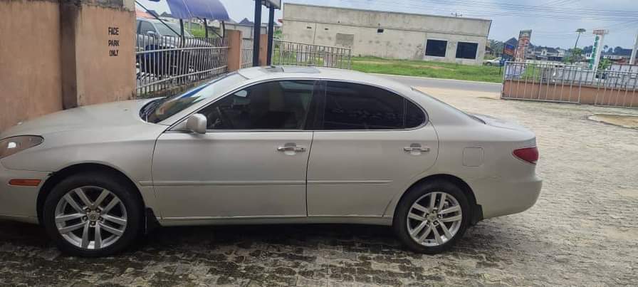 A picture of Lexus Es330