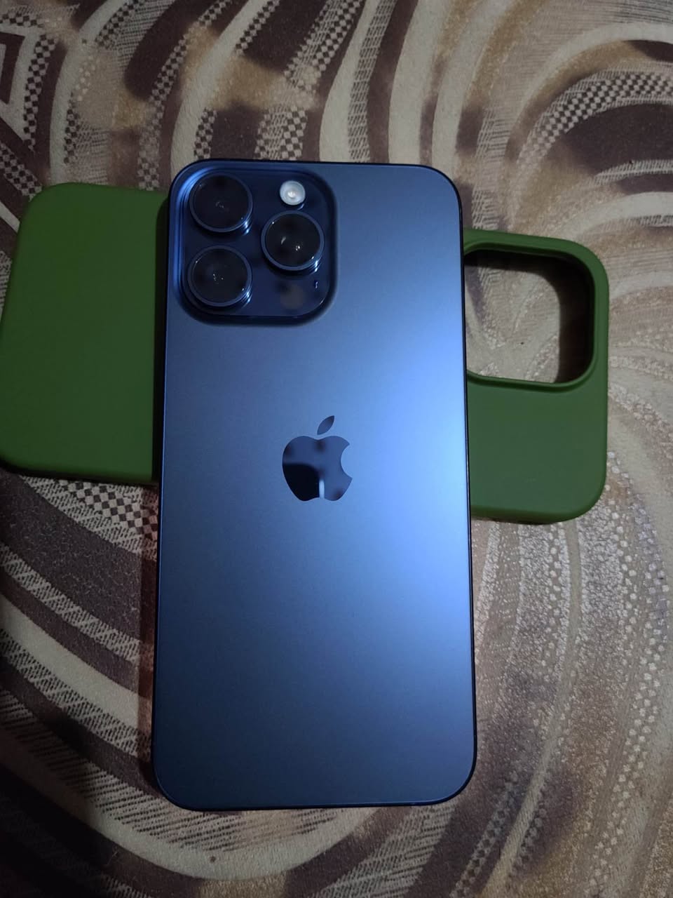 A picture of iPhone 15promax at 2 35m Samsung s25 ultra at 2