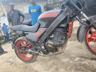 A picture of Kawasaki zzr400
