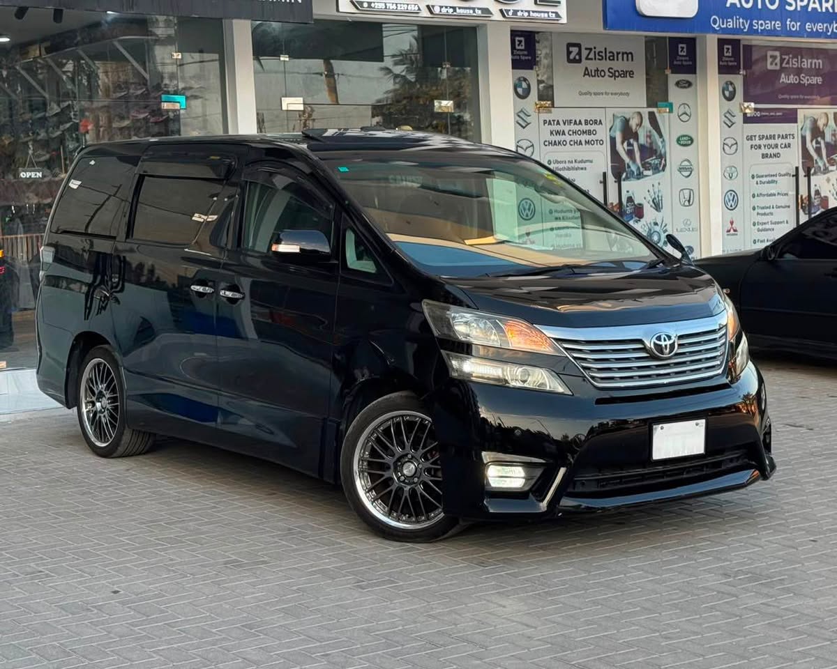 A picture of TOYOTA VELLFIRE ONSALE 0713 580888