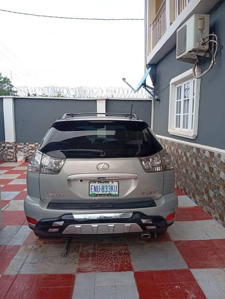 A picture of Lexus Rx330
