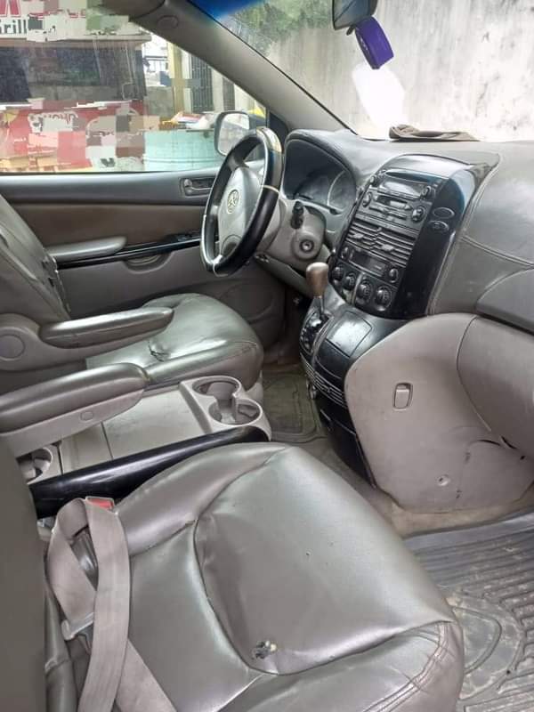 A picture of 04 TOYOTA SIENNA 3MZ SOUND ENGINE GEARBOX AC NOT COOLING