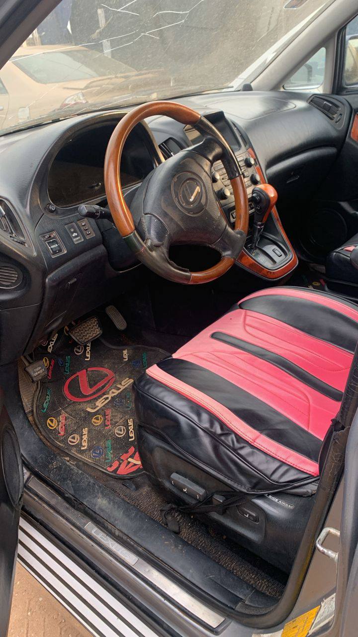 A picture of Lexus 300 Nigeria Used Location Ikotun Phone 08168128003