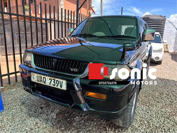 A picture of 2004 Mitsubishi challenge