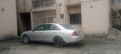 A picture of Neatly used 2003 Toyota Avalon with nothing to fix available