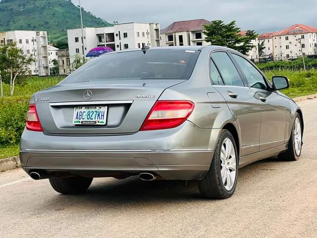 A picture of 09 Mercedes Benz