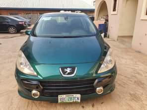 A picture of Peugeot 307 saloon Automatic Transmission Clean body and interior Smooth