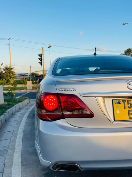 A picture of Toyota Crown New