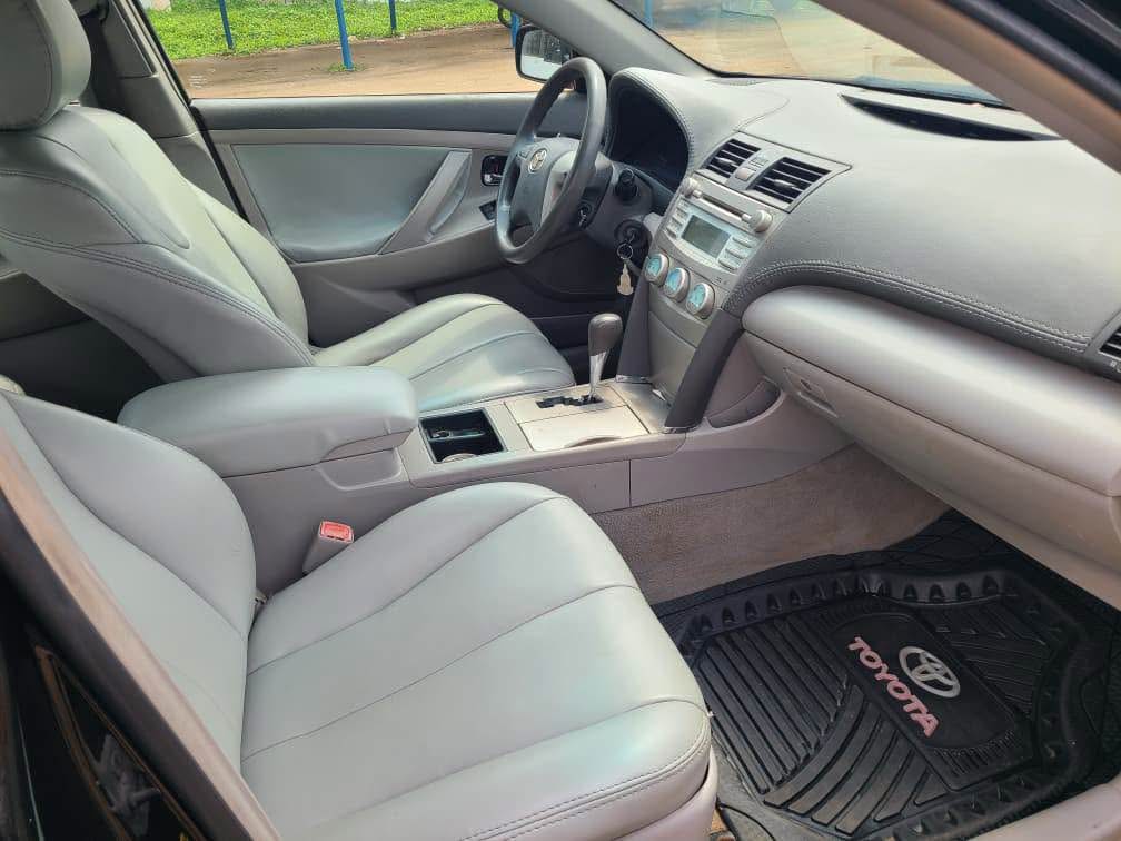 A picture of Camry 08