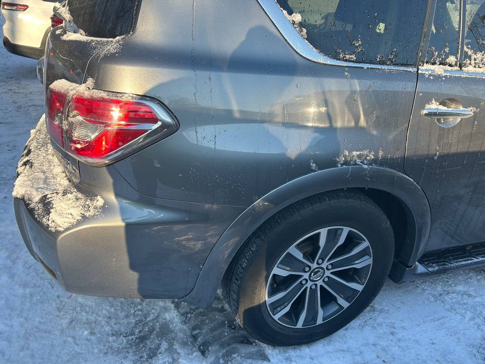 A picture of Nissan armada 2019 SL