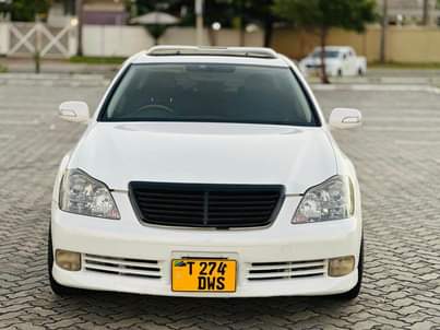 A picture of Toyota crown ATHLETIC