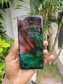 A picture of Samsung s10 plain