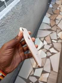 A picture of IPHONE 8 GB 64 kila kitu clean 250000 tsh