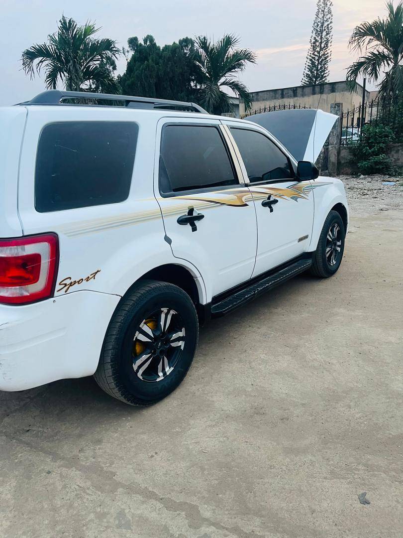 A picture of FORD ESCAPE