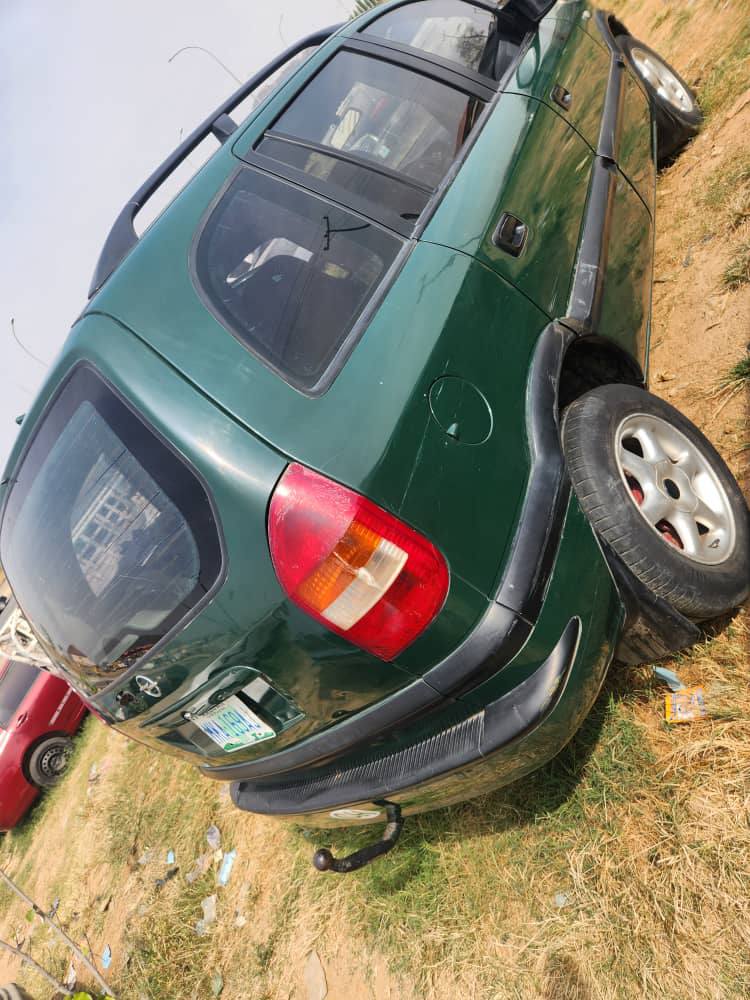 A picture of Opel wagon manual transmission