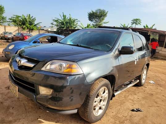 A picture of Acura mdx 2005 model