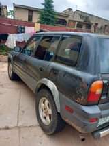 A picture of 2000 Toyota RAV4 Le