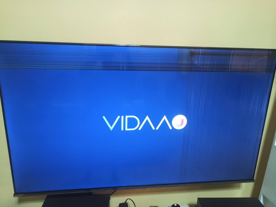 A picture of Hisense smart 4k 55 inch with minor lines.No effect on