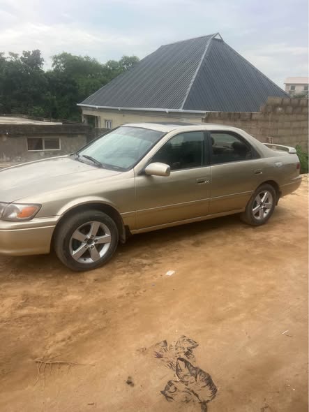 A picture of Toyota Camry drop light Good engine Smooth gear Ac cooling