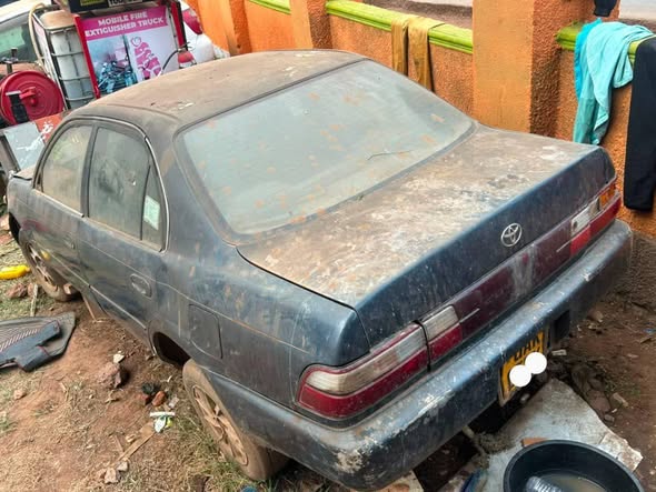 A picture of TOYOTA COROLA 100 MANUAL