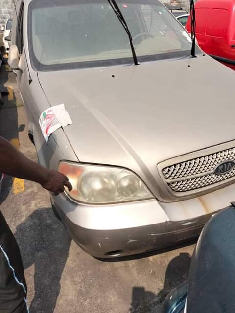 A picture of Kia Sedona 2005
