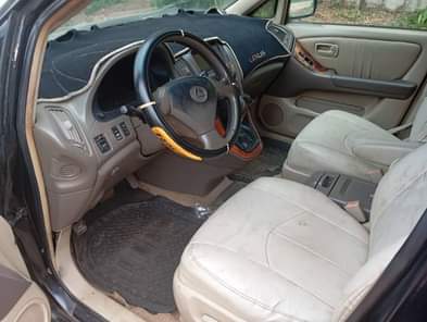 A picture of Distress alert Lexus RX300 for Sale Engine and gear untempered
