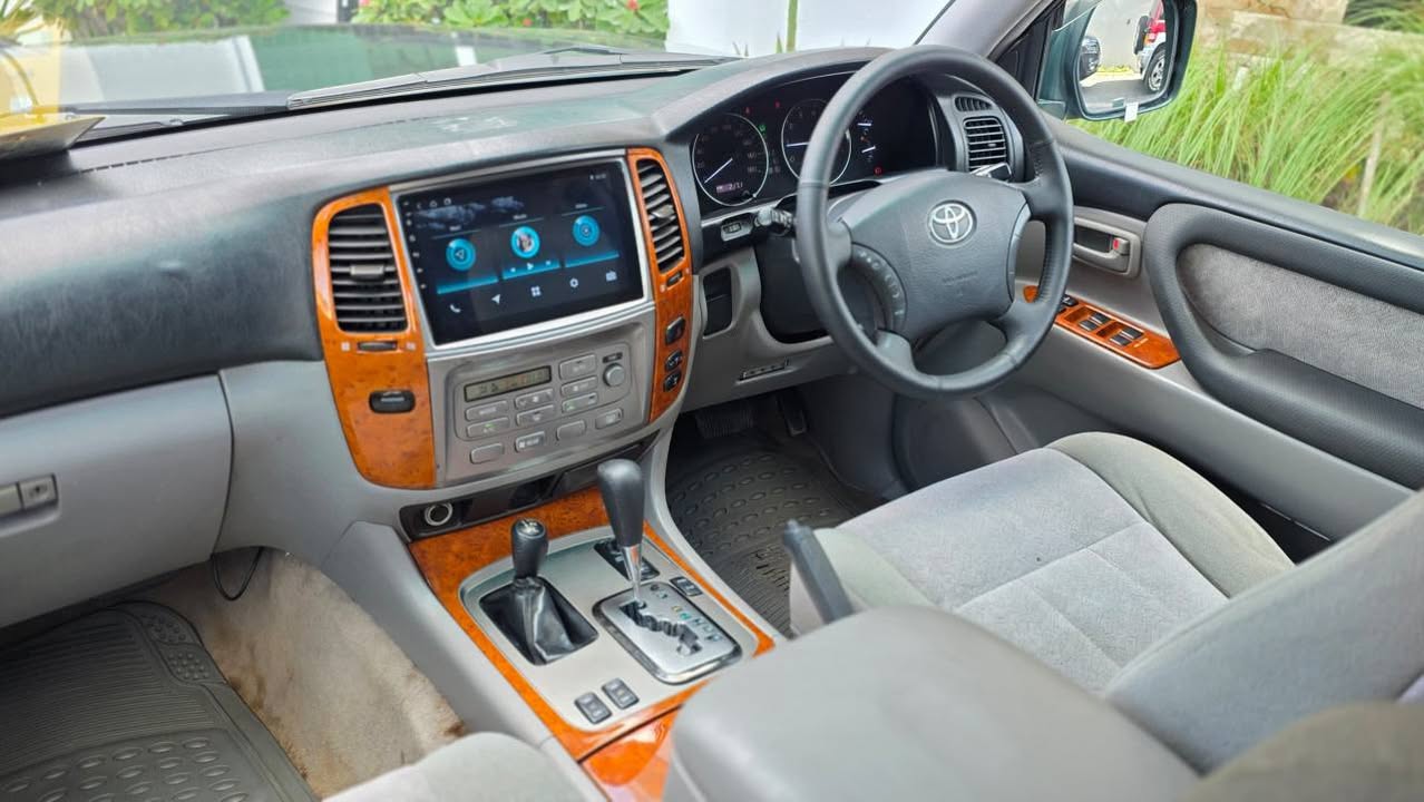 A picture of 2005 TOYOTA CRUISER VX 7 seats