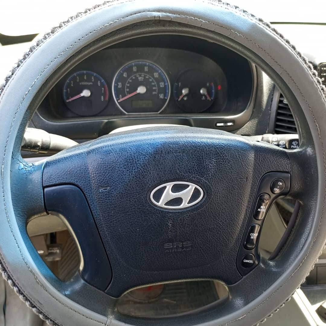 A picture of Hyundai Santa Fe 2008