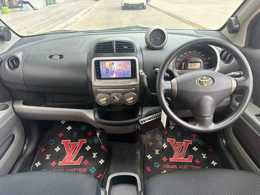 A picture of Toyota passo