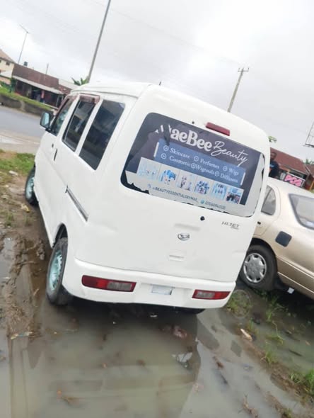 A picture of Registered Neatly Used mini bus Hijet new engine perfect gear