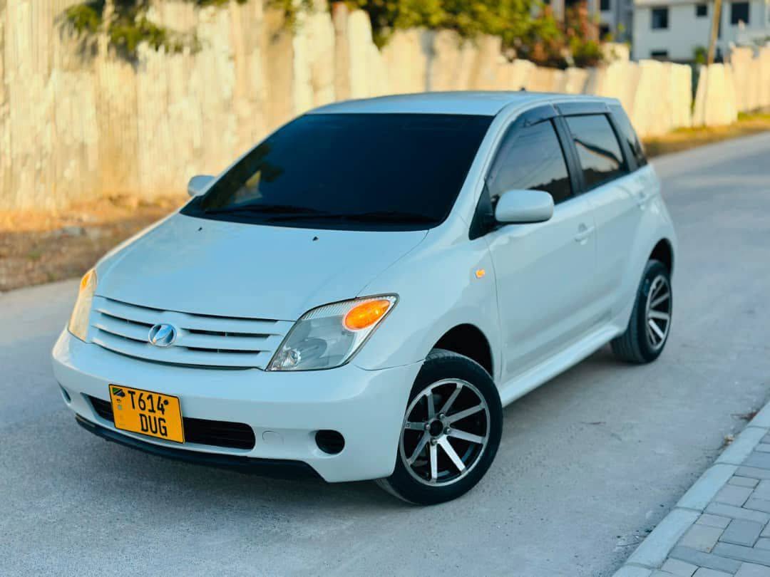 A picture of TOYOTA IST