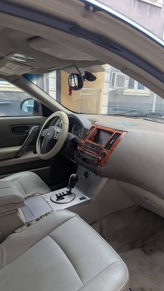 A picture of Infiniti fx35 V6 Direct owner Ikorodu