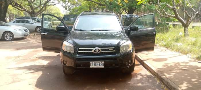 A picture of Clean 2007 Toyota RAV4 everything working perfectly Air condition gear