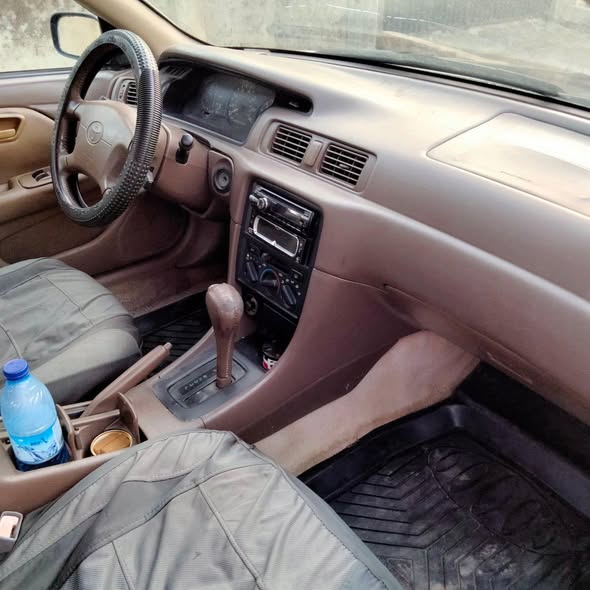 A picture of 1999 Toyota camry
