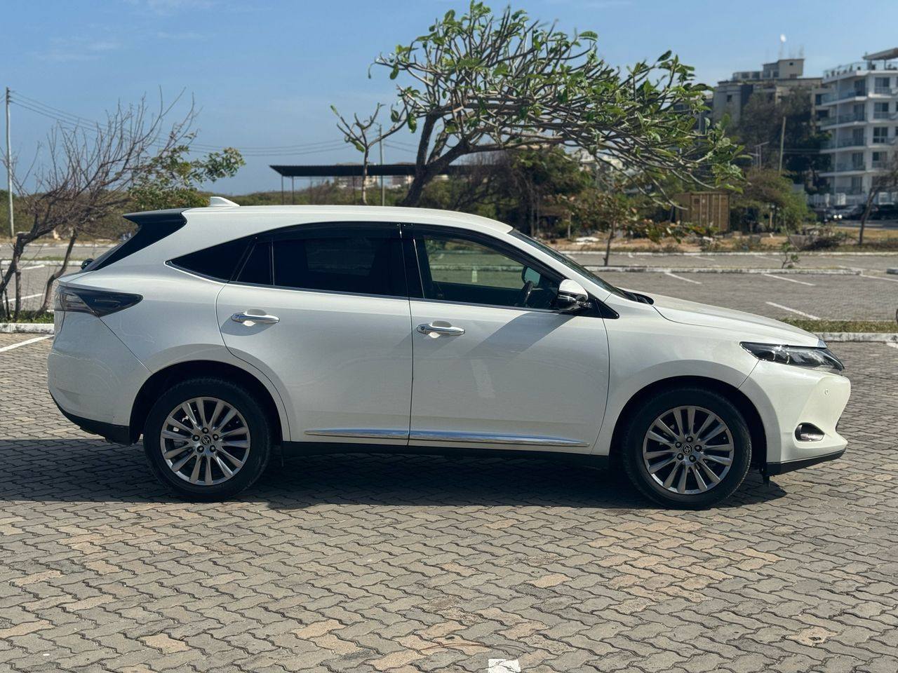 A picture of Toyota harrier 2016 Indian used on for sale 