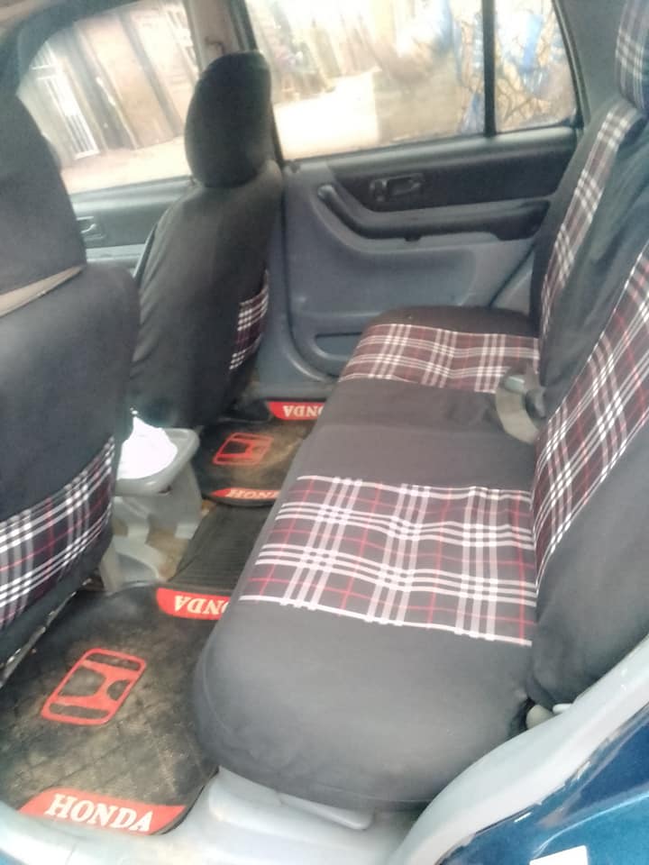 A picture of HONDA CR V 2002