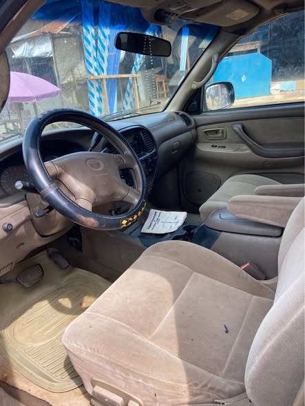 A picture of FIRST BODY TOYOTA SEQUOIA 2004 08146046104