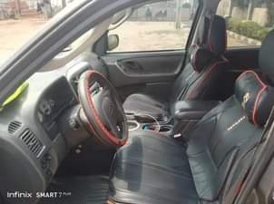 A picture of 2005 Ford Escape