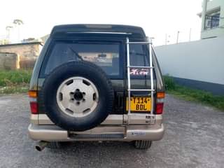 A picture of Isuzu bigon iyo unawasha unaondoka Injin ndogo diesel Gia automatic