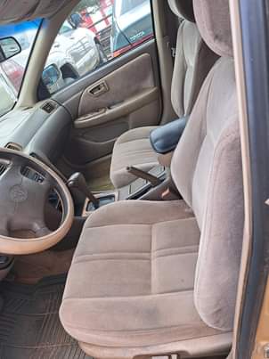 A picture of Toyota can t 1999