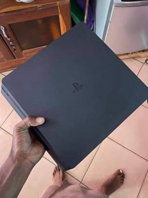 A picture of Ps4 slim