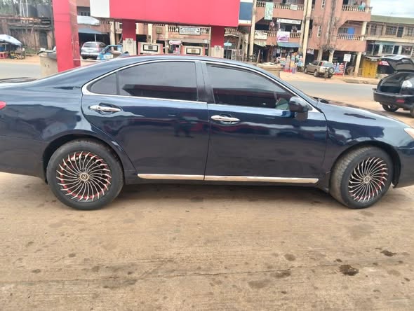 A picture of Lexus ES350