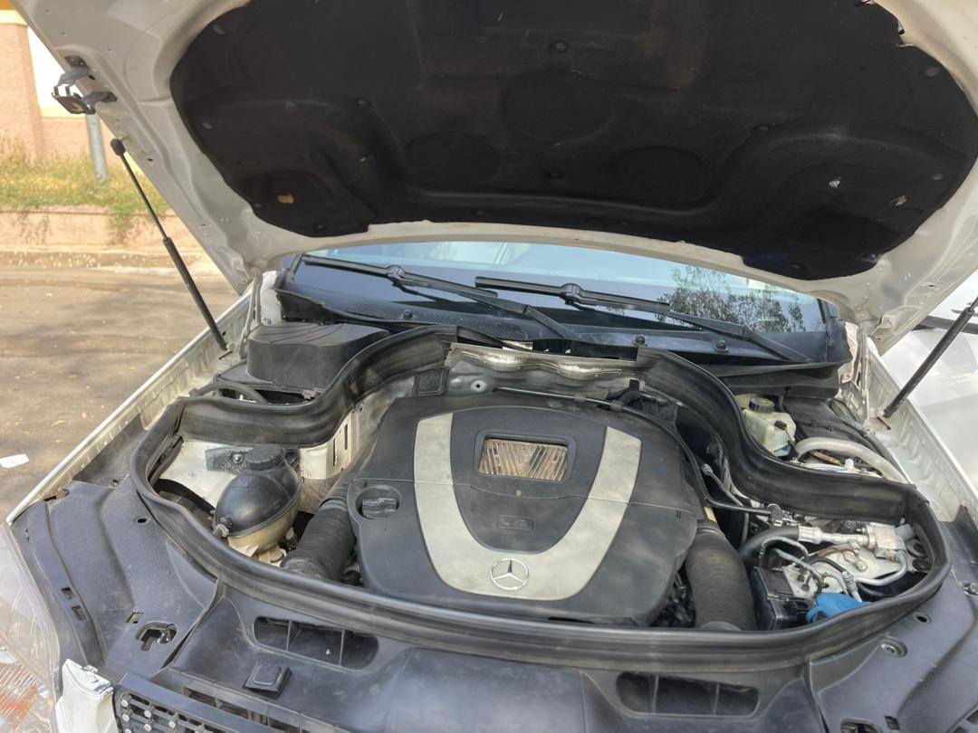 A picture of Super distress GLK 350 2010 buy and drive zero fault