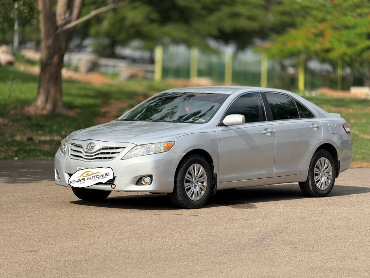 A picture of EXTREMELY SHARP 2010 TOYOTA CAMRY WITH PROPER DOCUMENTATION PRICE 7.5M