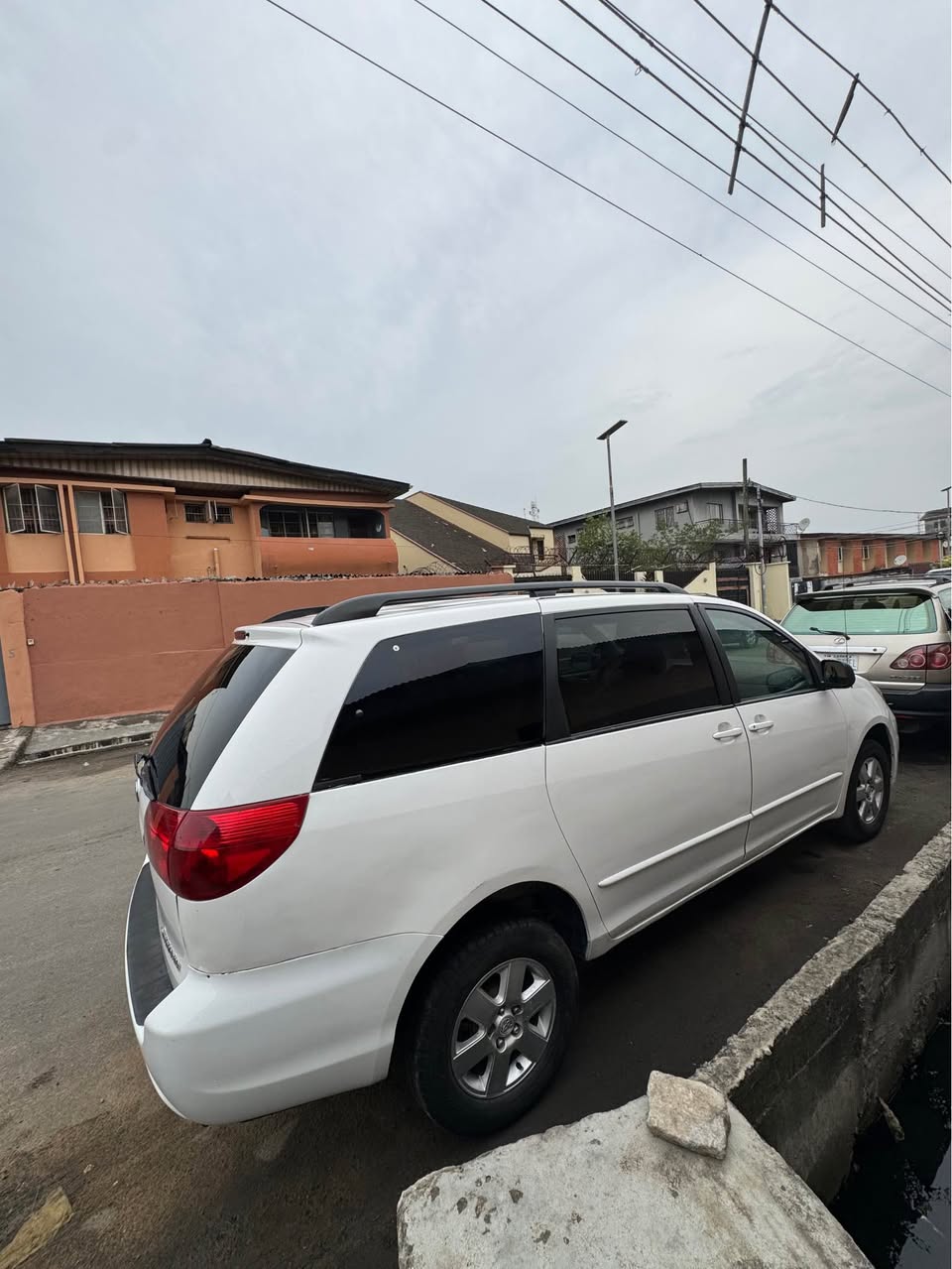 A picture of 2006 TOYOTA SIENNA