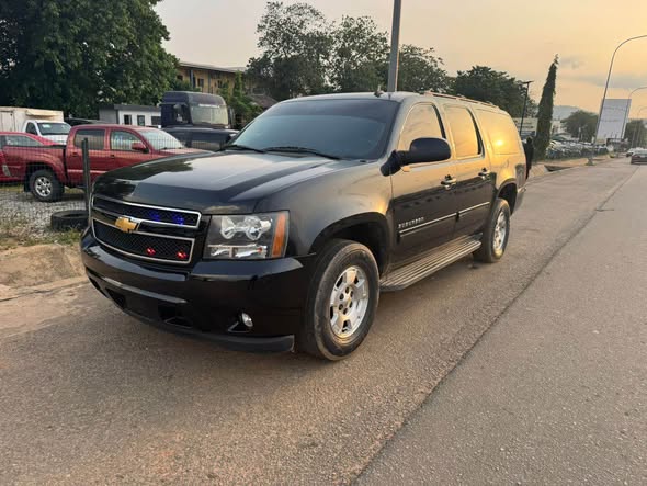 A picture of CHEVROLET SUBURBAN 2013 model SUV Belgium standard Siren Leather interior