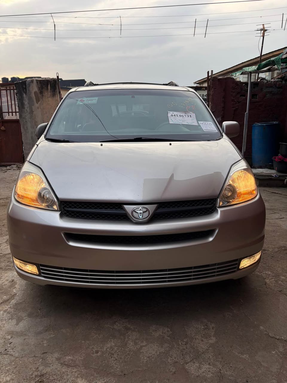 A picture of 2005 Toyota Sienna